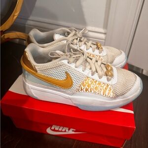 Nike JA1 Basketball Shoes size 5